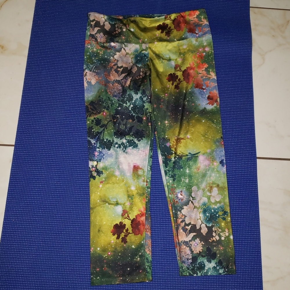 Onzie size S/M garden galaxy multicolored capri